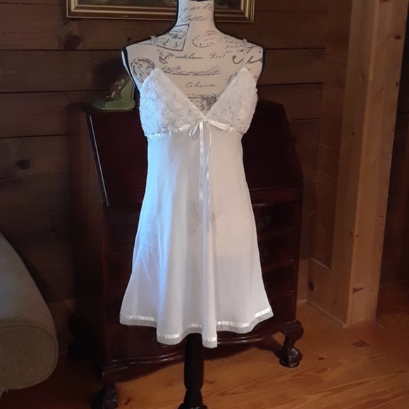 Oscar de la Renta Other - Oscar de la Renta white nightgown